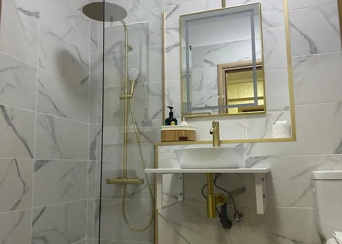 Alex Mnl Lux 2 Free Parking *