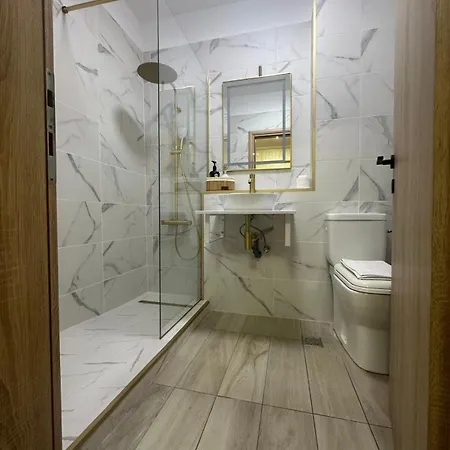 Alex Mnl Lux 2 Free Parking *