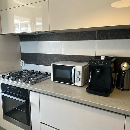 Alex Mnl Lux 2 Free Parking